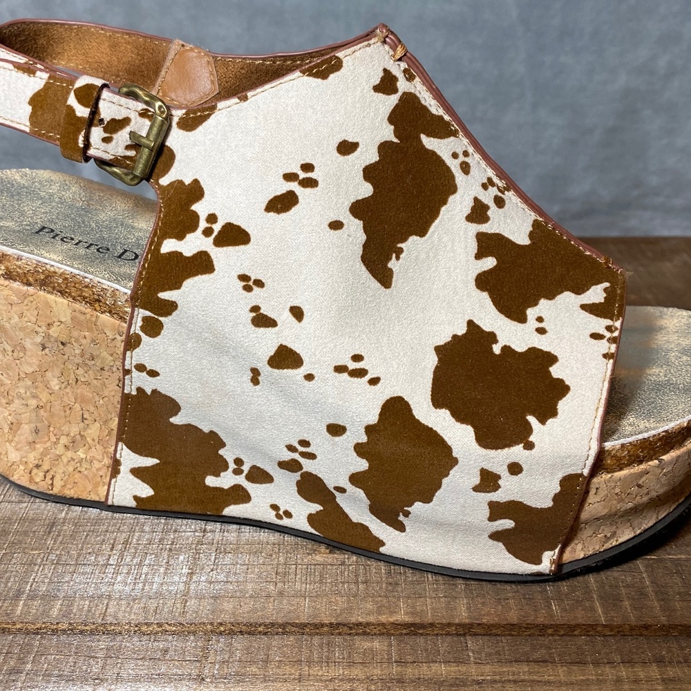 BRAND NEW! Pierre Dumas Light Brown & Off White Cow Print Sling Back Wedges Wome